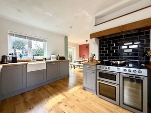 KItchen Dining Room- click for photo gallery
